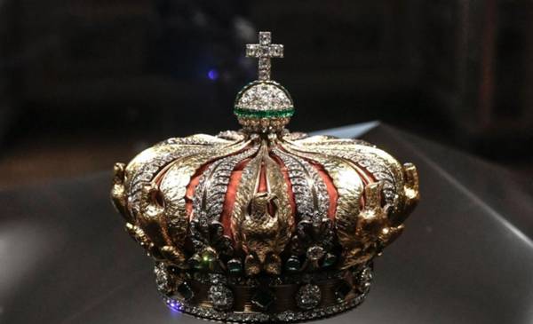Golpe millonario al Louvre: robaron las joyas de la corona francesa