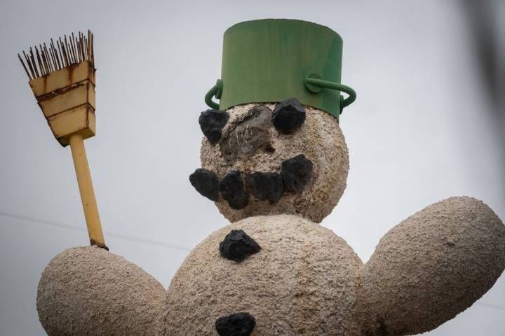 Se le cae la nariz al emblemático Muñeco de Nieve de Tenerife