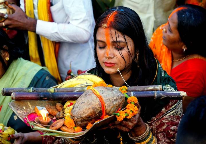 Lakhs offer prayers to rising sun as Chhath Puja concludes across North India
