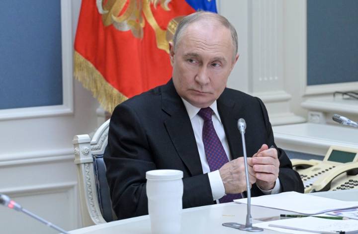 Putin califica de "acto inamistoso" las sanciones de EE.UU. contra las dos principales empresas petroleras rusas