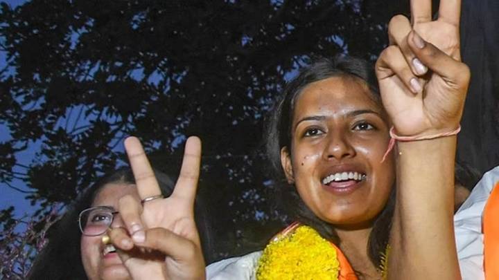 Delhi University Chaos: DUSU Leader Slaps Professor Amid Heated Exchange, Triggers National Outcry
