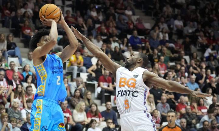 85-81. El Bàsquet Girona suma su primer triunfo y abandona la última posición