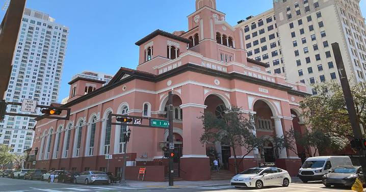 Florida: ¿Continúan siendo lugares sagrados los templos religiosos?