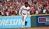 Rocchio salva a Cleveland y otros criollos emergen por San Diego para empatar Serie de Comodines (+ videos)