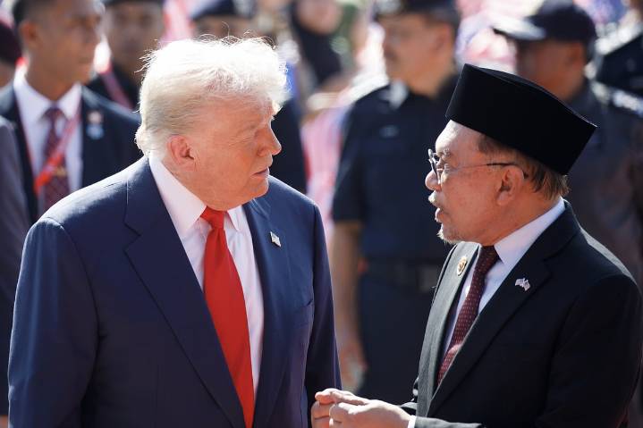 Trump Signs Trade Deal With Malaysia’s Anwar During Asia Trip