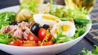 Nutrióloga explica por qué variar tus alimentos puede alargar la vida: ‘La meta es comer un arcoíris diario’