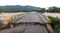 Colapsa rampa del puente río Garcés en Xochiatipan