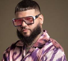 Farruko vuelve a conmover con "El Beso de las Dos Mujeres"