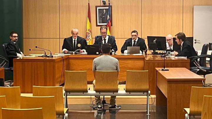 La "desidia" de los abogados obliga a retrasar el juicio a un pedófilo reincidente