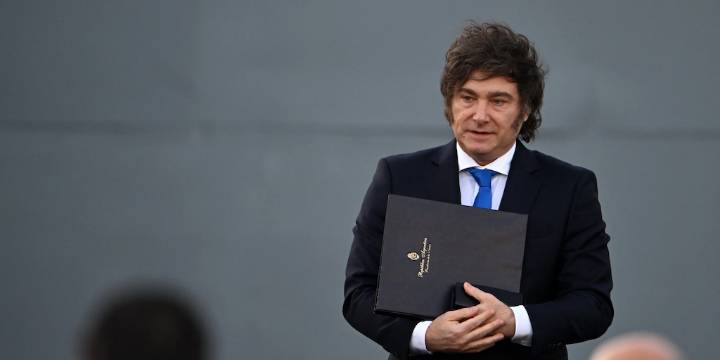 Milei mantiene firme su respaldo a Espert, luego de una semana de incertidumbre económica y política