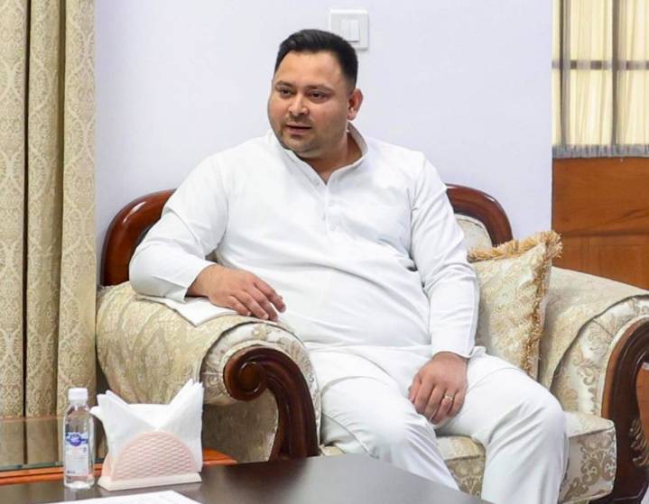 Tejashwi Yadav meets Congress leaders to finalise seat