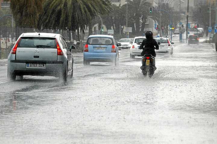 Dana Alice: la Aemet activa este viernes el aviso rojo para Alicante y Murcia por tormentas y lluvias torrenciales