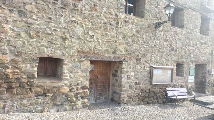 Por La Rioja e IU piden garantizar farmacia del Camero Viejo