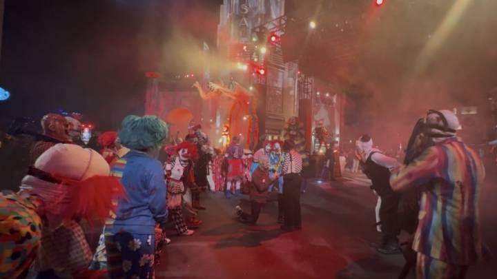 Pareja de California se compromete en Halloween Horror Nights