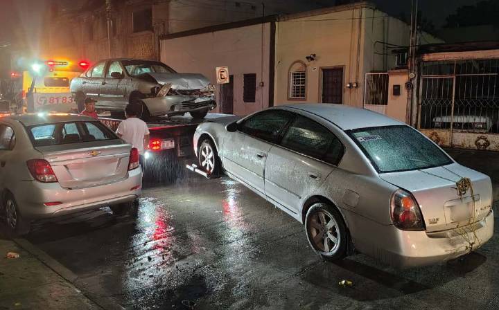 Conductor ebrio choca contra auto estacionado en la colonia Independencia en Monterrey