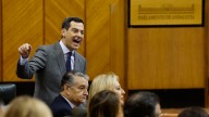 25 días de crisis en la sanidad andaluza: la oposición exige saber qué ha fallado y Moreno denuncia "acoso" a sanitarios
