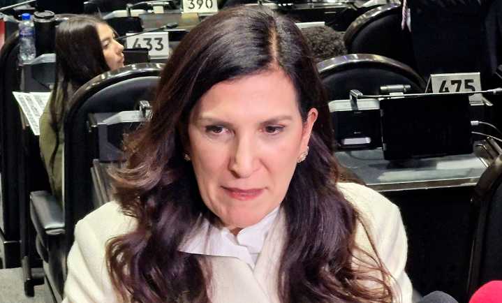 Pide Kenia López transparencia sobre visas de políticos