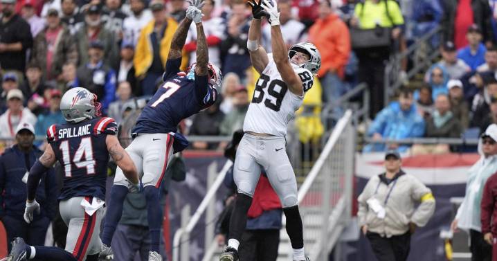Raiders' Bowers questionable for Colts game, but Mayer might return