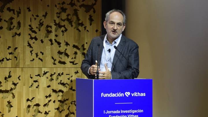 Un estudio advierte de que la acumulación de cabezazos en el fútbol profesional pueden derivar en demencias