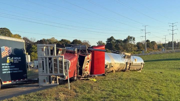 Tanker truck rollover causes oil spill on I