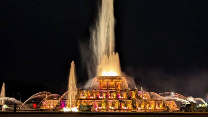 Buckingham Fountain display closes for winter on Halloween night
