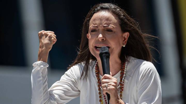 "Su propio entorno ha estado negociando a sus espaldas, sacrificando a Maduro": María Corina Machado sentencia que con presión de EE.UU. "Maduro va a salir del poder"