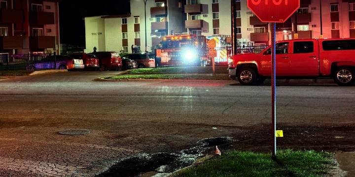 Crews contain fire at apartment complex in Mishawaka