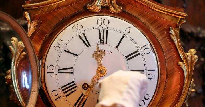 What time the clocks change and go back tonight as British Summer Time comes to an end