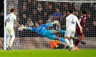 Aaronson scores early as Leeds beat struggling West Ham 2