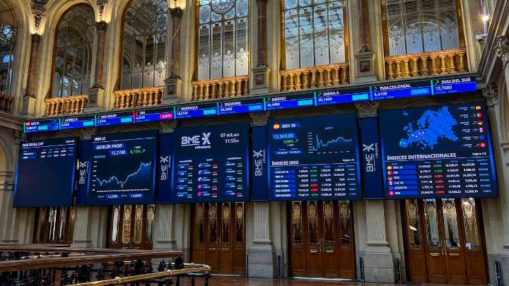 El Ibex 35 vuelve a máximos del 2007, se acerca al umbral de los 16.000 puntos