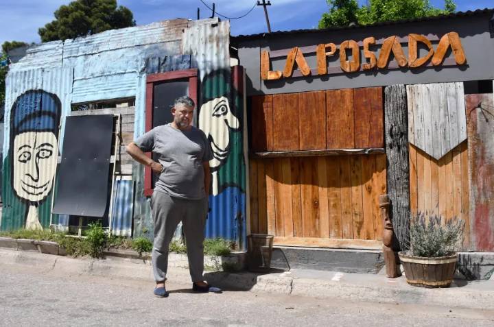 Pide trabajo. "me tienen que ayudar, no se aguanta más"