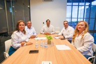 Brinda Carlos Peña Ortiz apoyo a la educación media superior