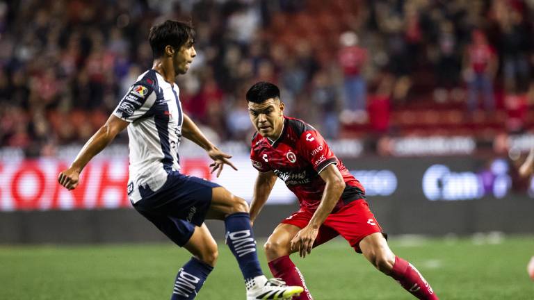Xolos y Rayados empatan 2-2 en duelo de alto voltaje