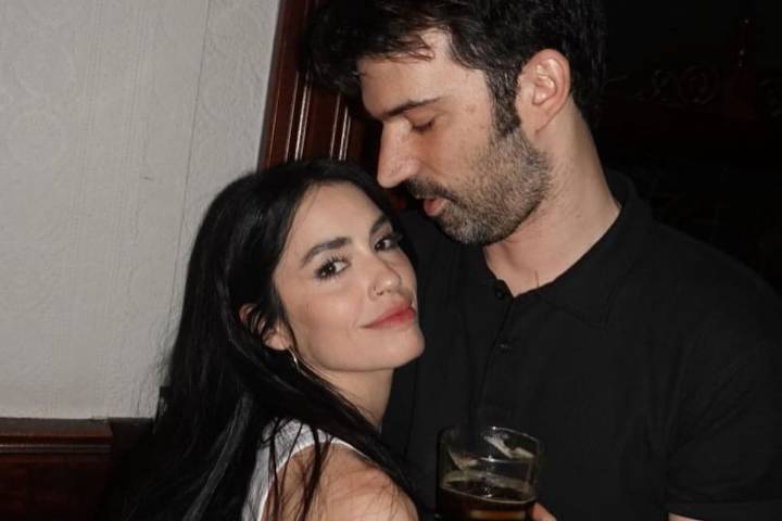 Enamorado. Pedro Rosemblat le dedicó un tierno mensaje a Lali Espósito tras su gira por España