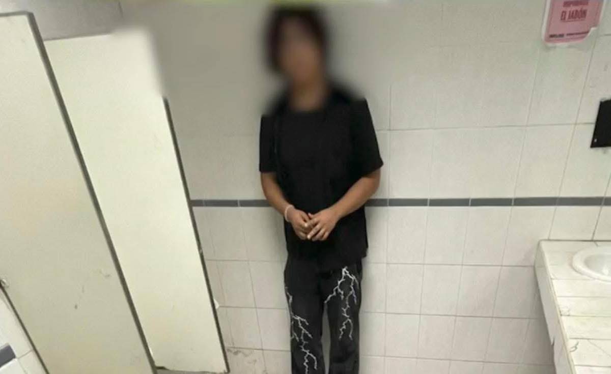 Detienen a estudiante de la UTC por tomar fotografías a compañeras en el baño (video)