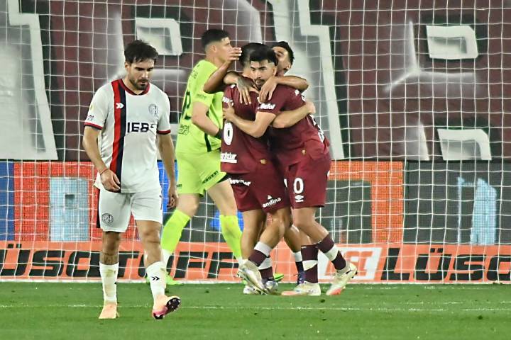 Una acuciante realidad. San Lorenzo no pudo con Lanús, pero en la cancha está más vivo que un club conectado a un respirador