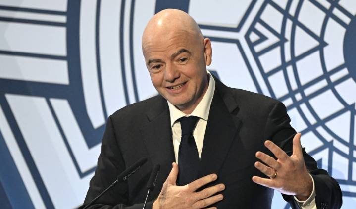 Infantino se compromete con Bolivia: "traer un Mundial"
