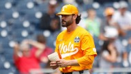 Tony Vitello da el salto del béisbol universitario a los Gigantes de San Francisco