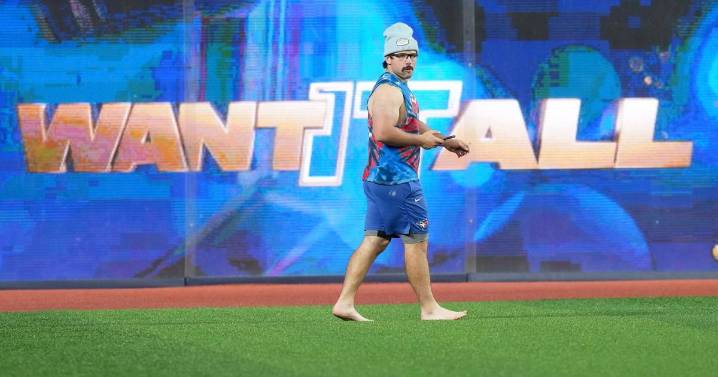 Foot note in the outfield: Toronto's Davis Schneider skips shoes a day before playing for title