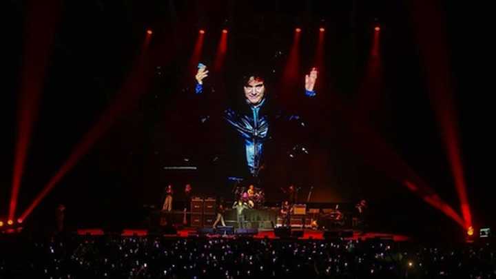 The Guardian prende fuego a Milei: "Se hace pasar por estrella de rock"