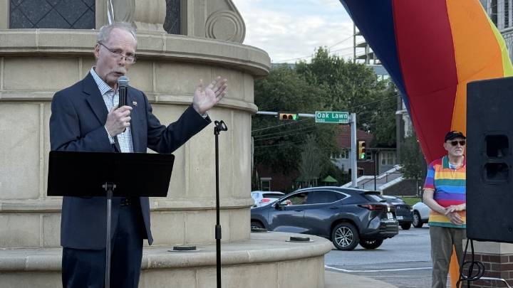 Oak Lawn residents protest Abbott's directive aimed at removing rainbow crosswalks