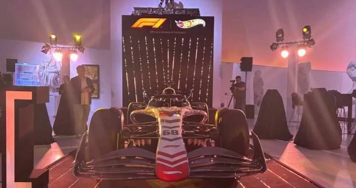 “Checo” Pérez y Memo Rojas celebran alianza entre Hot Wheels y la F1