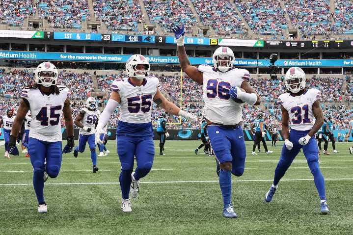 Bills defensive line thrives with Hoecht's versatility in Carolina win