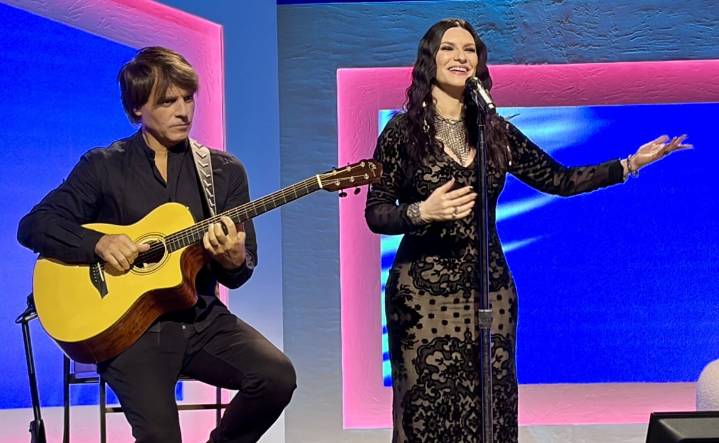 Laura Pausini juntará música de Bad Bunny y Joan Sebastian