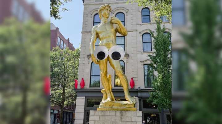 'Big dumb eyes' popping up all over Louisville ahead of Nate Bargatze show