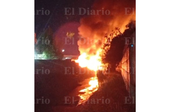 Video.- Consumen llamas presunto picadero en Las Granjas