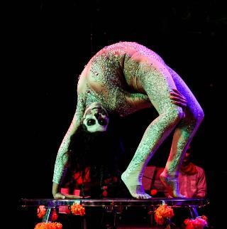 «Mictlán»: arte circense que transforma el duele en celebración