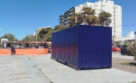Se instaló un contendor obrador sobre la rambla