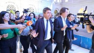 Mazón evita responder sobre la comida con Vilaplana en su primera aparición tras la nueva versión del 29