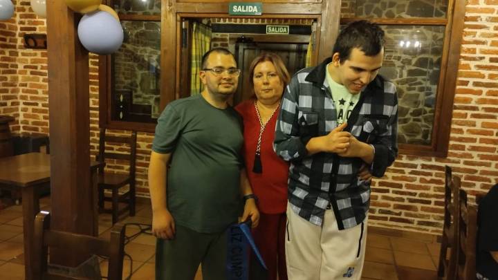 El calvario de Rosa, una madre de Siero por la falta de transporte para su hijo con TEA: «Esto hay que vivirlo para comprenderlo»